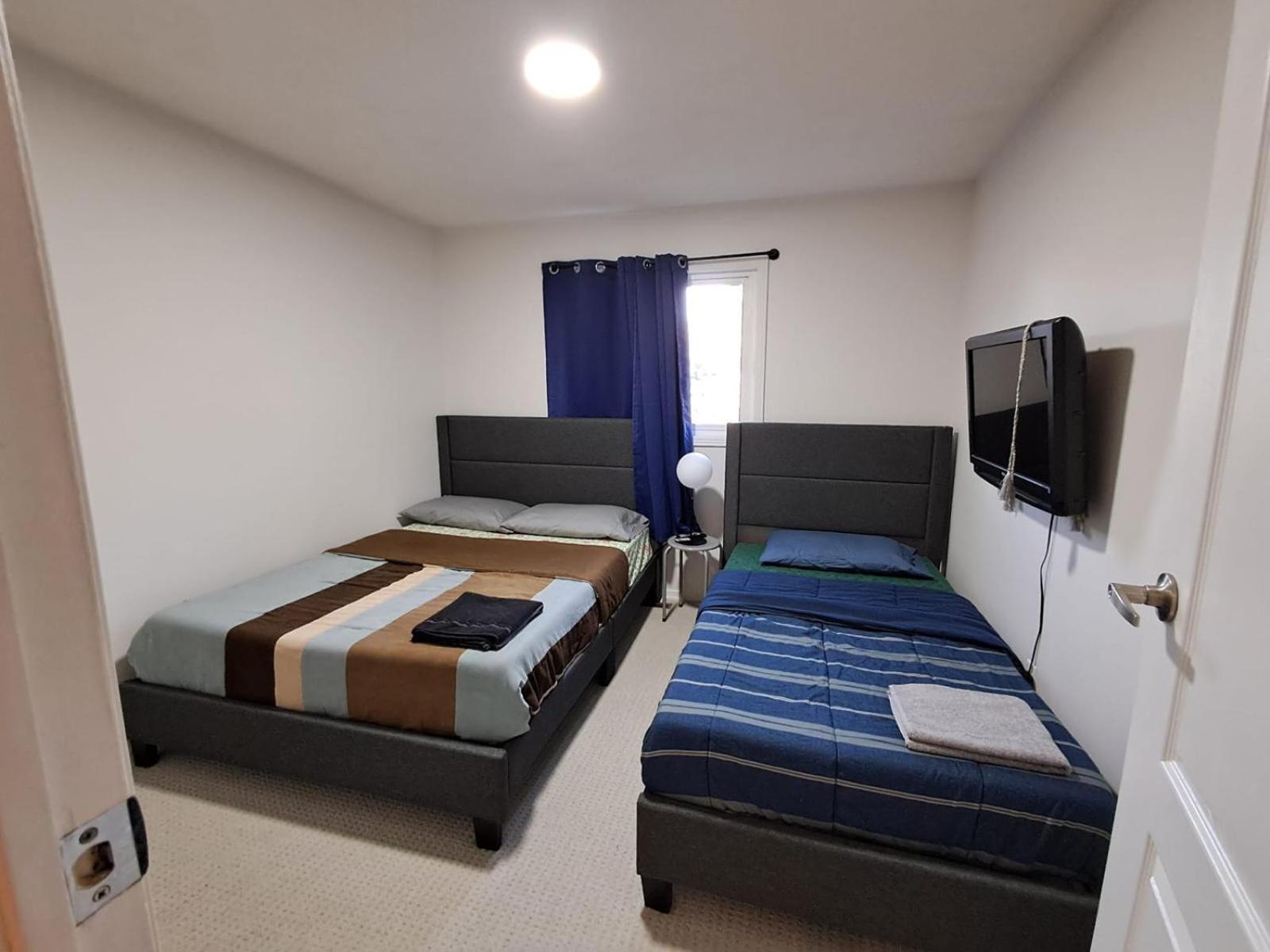 Square One Mississauga Suite- Attached Bathroom, Walking Transit & Plaza Экстерьер фото